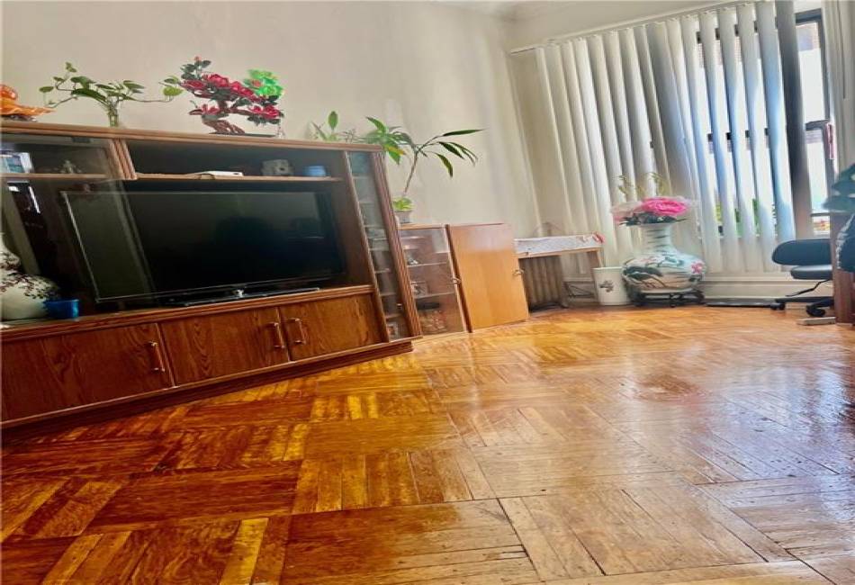 4313 9th Avenue, Brooklyn, New York 11232, 2 Bedrooms Bedrooms, ,1 BathroomBathrooms,Residential,For Sale,9th,490286