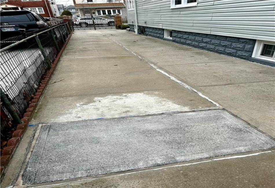 1671 52nd Street, Brooklyn, New York 11234, 3 Bedrooms Bedrooms, ,1.75 BathroomsBathrooms,Residential,For Sale,52nd,490287