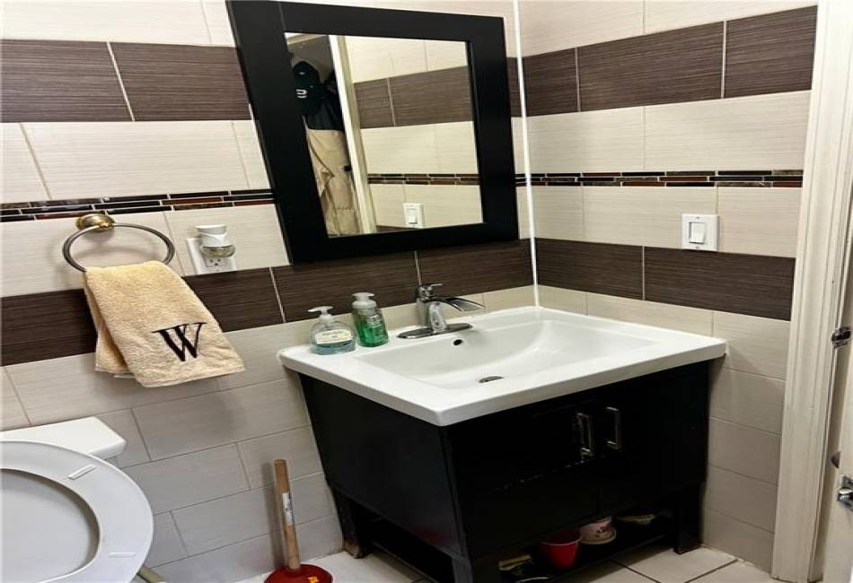 1671 52nd Street, Brooklyn, New York 11234, 3 Bedrooms Bedrooms, ,1.75 BathroomsBathrooms,Residential,For Sale,52nd,490287