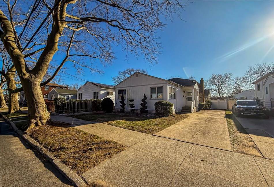 1260 100th Street, Brooklyn, New York 11236, 3 Bedrooms Bedrooms, ,2 BathroomsBathrooms,Residential,For Sale,100th,490288