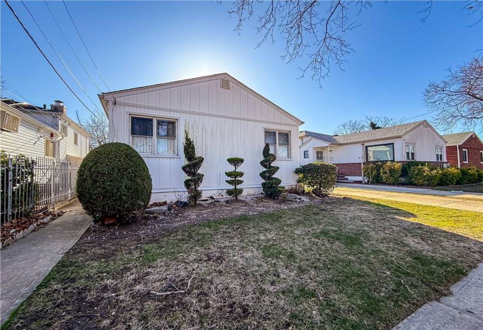 1260 100th Street, Brooklyn, New York 11236, 3 Bedrooms Bedrooms, ,2 BathroomsBathrooms,Residential,For Sale,100th,490288