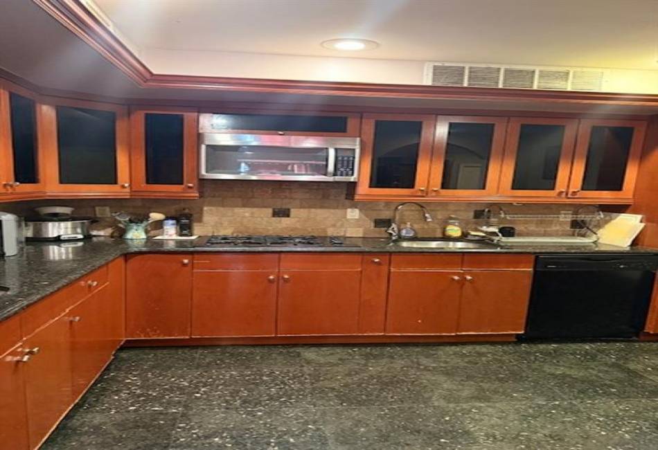 983 12th Street, Brooklyn, New York 11230, 3 Bedrooms Bedrooms, ,3 BathroomsBathrooms,Residential,For Sale,12th,490292