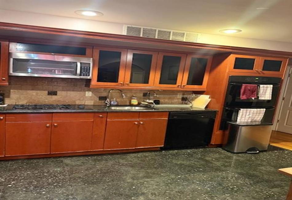 983 12th Street, Brooklyn, New York 11230, 3 Bedrooms Bedrooms, ,3 BathroomsBathrooms,Residential,For Sale,12th,490292