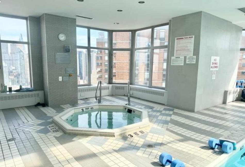 500 43rd Street, Manhattan, New York 10036, 1 Bedroom Bedrooms, ,1 BathroomBathrooms,Residential,For Sale,43rd,490299