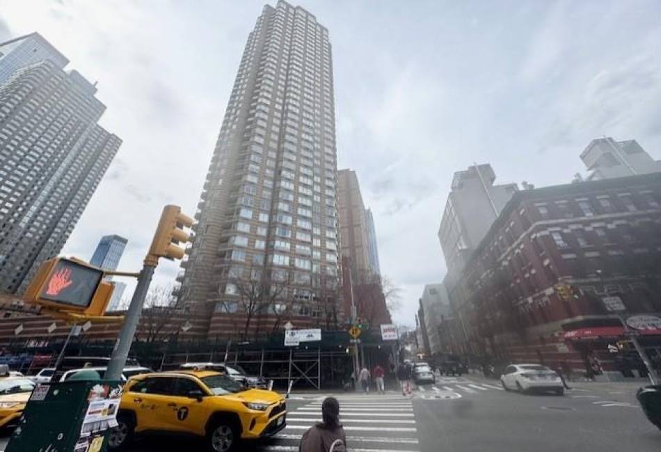 500 43rd Street, Manhattan, New York 10036, 1 Bedroom Bedrooms, ,1 BathroomBathrooms,Residential,For Sale,43rd,490299