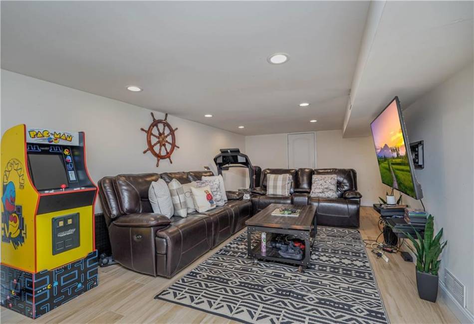 341 Hillman Avenue, Staten Island, New York 10314, 3 Bedrooms Bedrooms, ,2 BathroomsBathrooms,Residential,For Sale,Hillman,490308