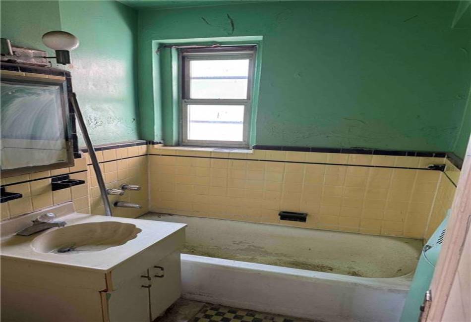 40 Tehama Street, Brooklyn, New York 11218, 2 Bedrooms Bedrooms, ,1 BathroomBathrooms,Residential,For Sale,Tehama,490309