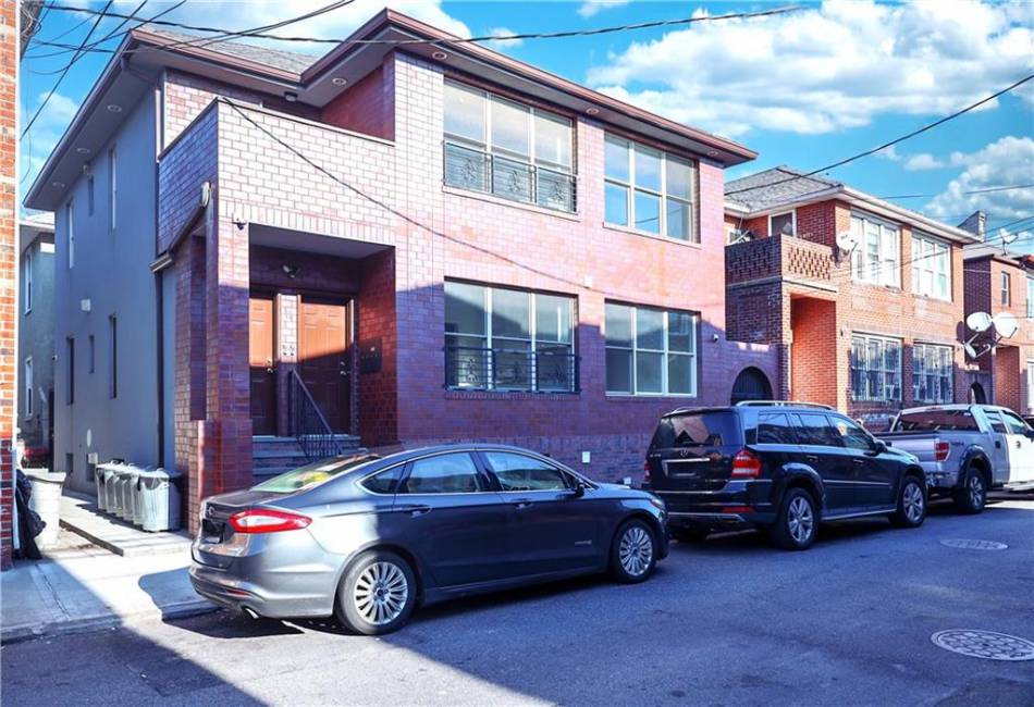 11 Brighton 10th Path, Brooklyn, New York 11235, 8 Bedrooms Bedrooms, ,5 BathroomsBathrooms,Residential,For Sale,Brighton 10th,490316
