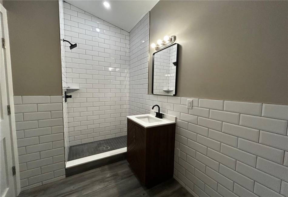 1230 Bay Street, New York, New York 10305, ,Mixed Use,For Sale,Bay,490317