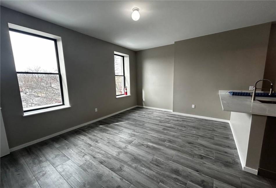 1230 Bay Street, New York, New York 10305, ,Mixed Use,For Sale,Bay,490317