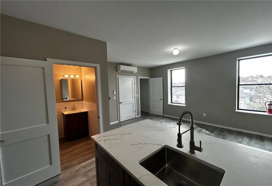 1230 Bay Street, New York, New York 10305, ,Mixed Use,For Sale,Bay,490317