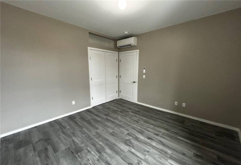 1230 Bay Street, New York, New York 10305, ,Mixed Use,For Sale,Bay,490317