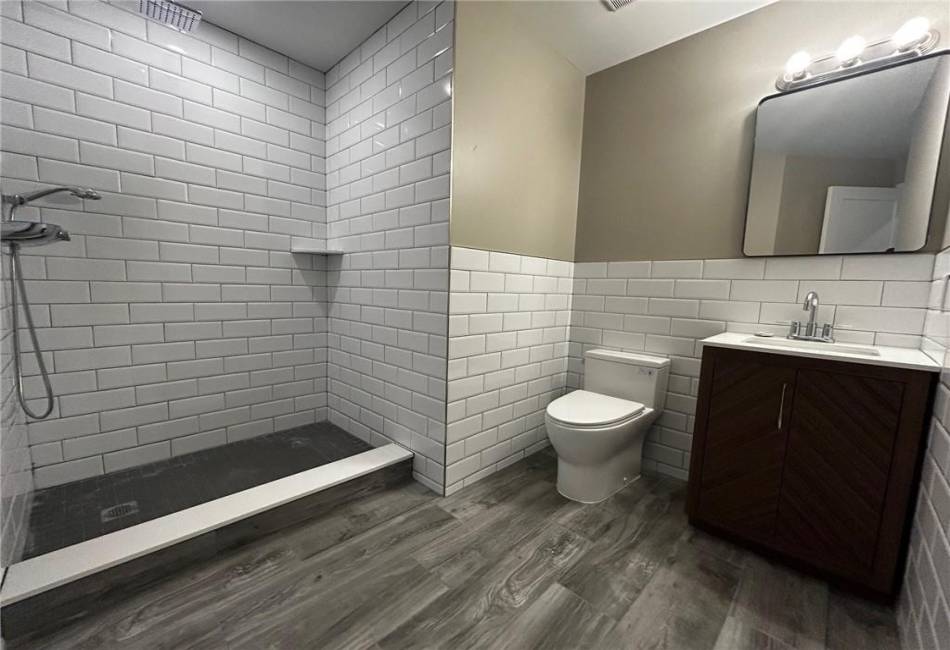 1230 Bay Street, New York, New York 10305, ,Mixed Use,For Sale,Bay,490317