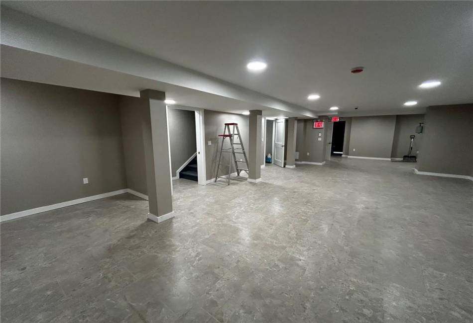 1230 Bay Street, New York, New York 10305, ,Mixed Use,For Sale,Bay,490317