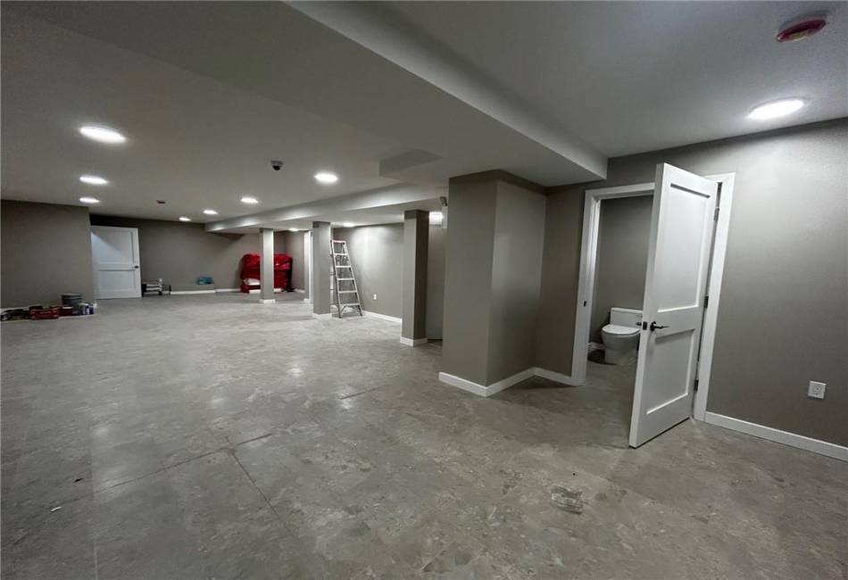 1230 Bay Street, New York, New York 10305, ,Mixed Use,For Sale,Bay,490317
