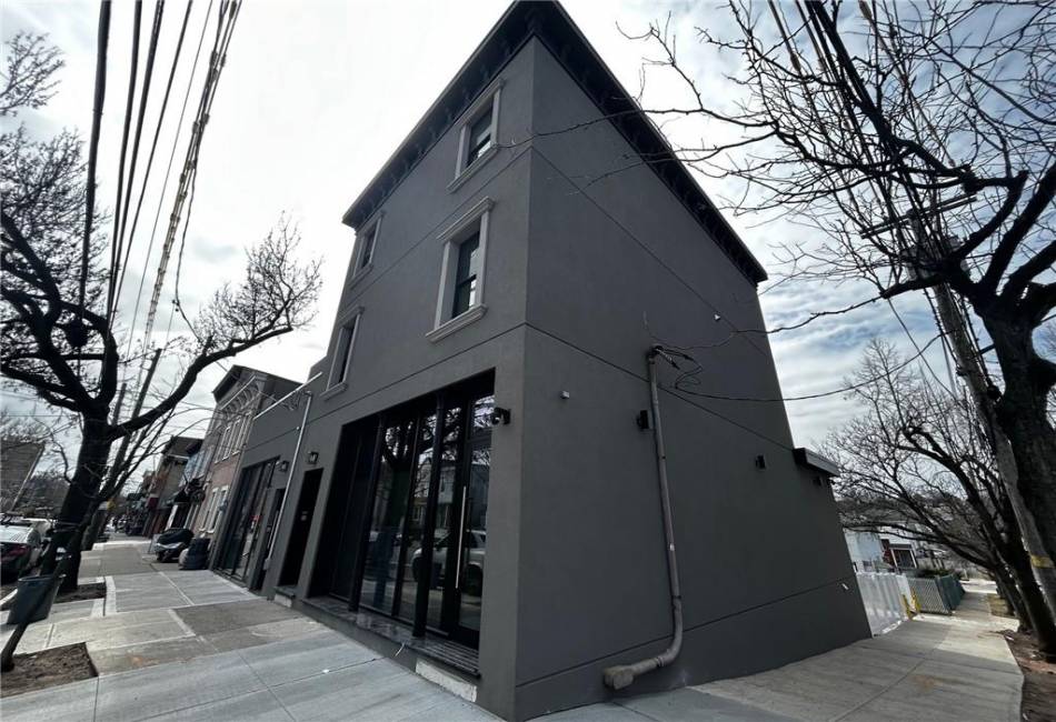 1230 Bay Street, New York, New York 10305, ,Mixed Use,For Sale,Bay,490317