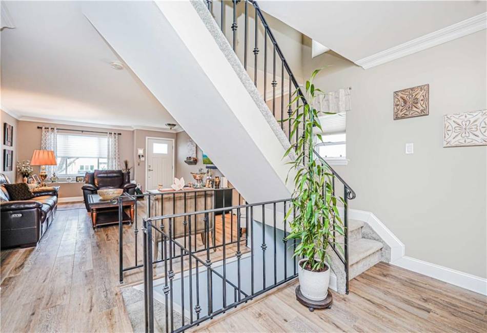276 Lander Avenue, Staten Island, New York 10314, 3 Bedrooms Bedrooms, ,3 BathroomsBathrooms,Residential,For Sale,Lander,490328