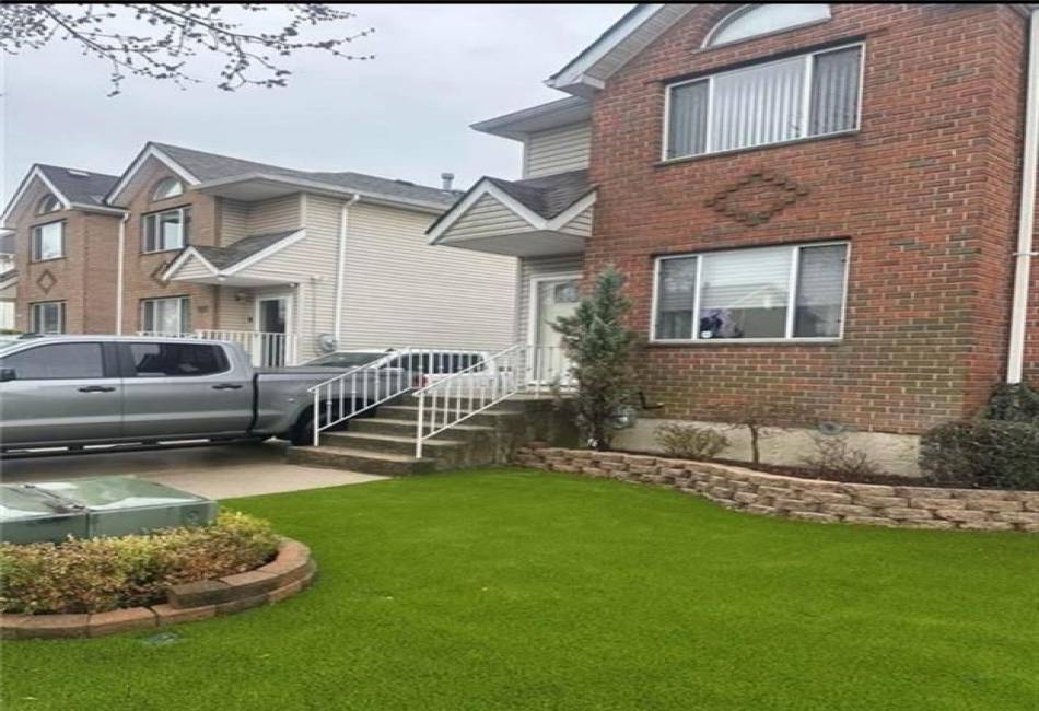 276 Lander Avenue, Staten Island, New York 10314, 3 Bedrooms Bedrooms, ,3 BathroomsBathrooms,Residential,For Sale,Lander,490328