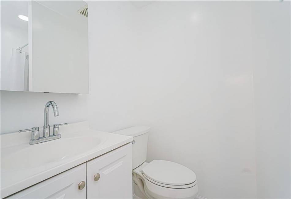 276 Lander Avenue, Staten Island, New York 10314, 3 Bedrooms Bedrooms, ,3 BathroomsBathrooms,Residential,For Sale,Lander,490328
