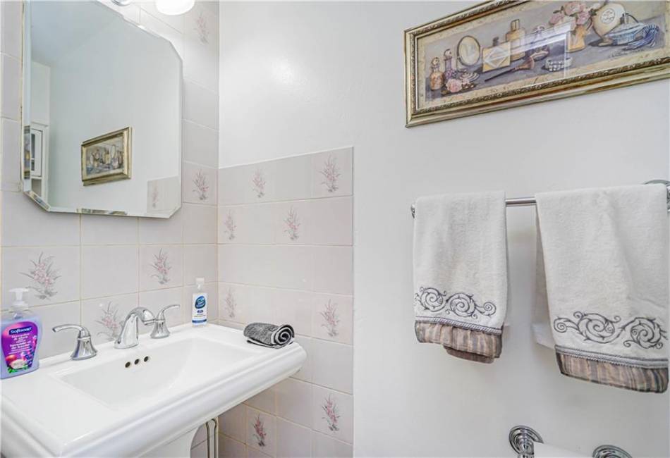 276 Lander Avenue, Staten Island, New York 10314, 3 Bedrooms Bedrooms, ,3 BathroomsBathrooms,Residential,For Sale,Lander,490328