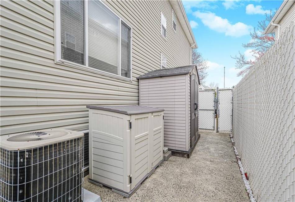 276 Lander Avenue, Staten Island, New York 10314, 3 Bedrooms Bedrooms, ,3 BathroomsBathrooms,Residential,For Sale,Lander,490328