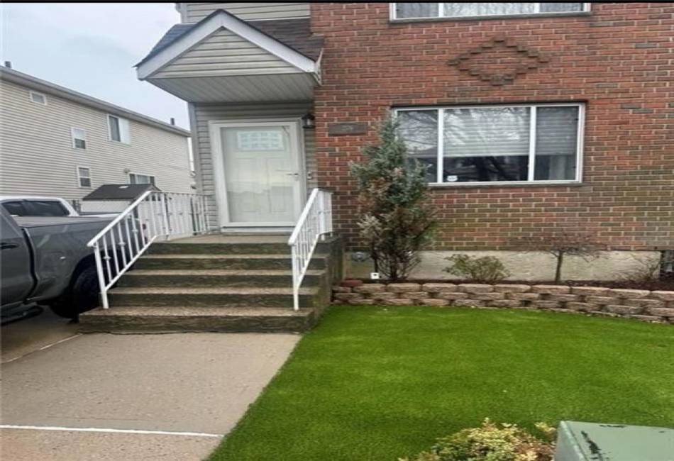 276 Lander Avenue, Staten Island, New York 10314, 3 Bedrooms Bedrooms, ,3 BathroomsBathrooms,Residential,For Sale,Lander,490328
