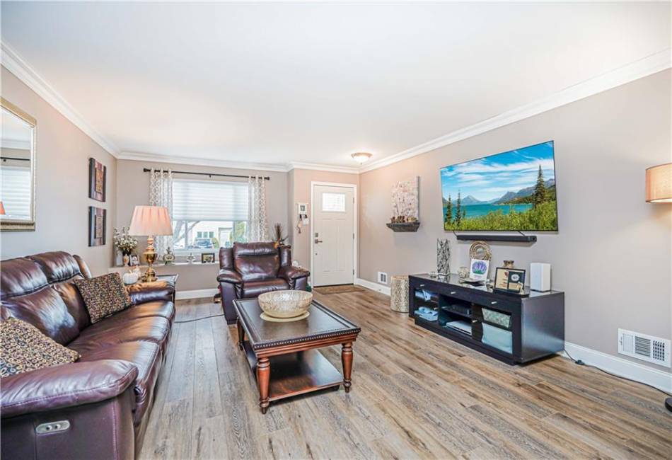 276 Lander Avenue, Staten Island, New York 10314, 3 Bedrooms Bedrooms, ,3 BathroomsBathrooms,Residential,For Sale,Lander,490328