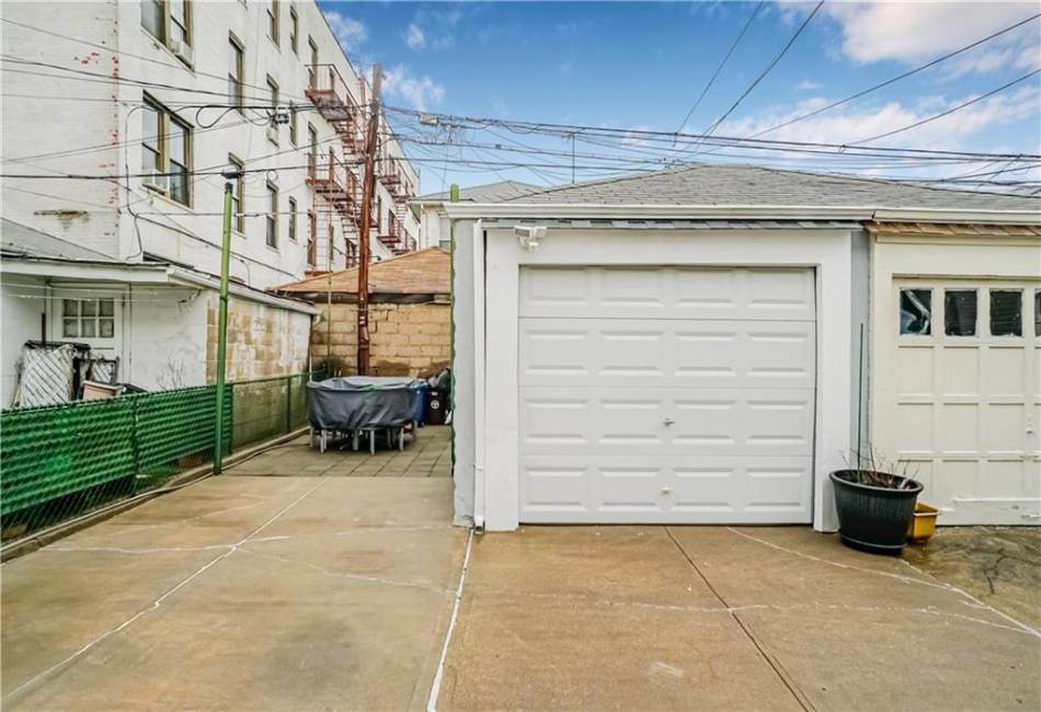 2111 70th Street, Brooklyn, New York 11204, 4 Bedrooms Bedrooms, ,Residential,For Sale,70th,490335