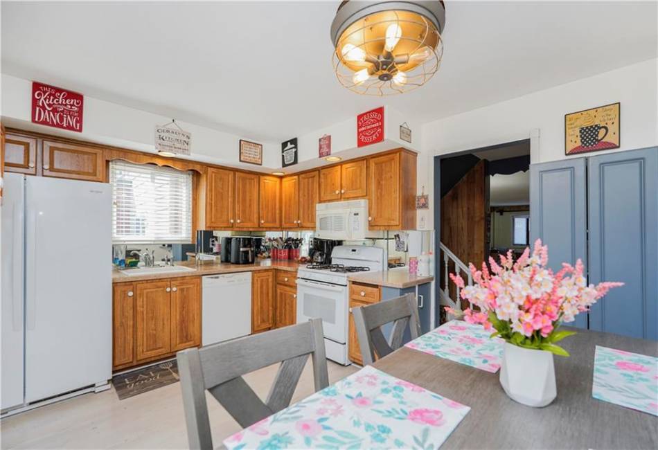 688 Railroad Avenue, Staten Island, New York 10304, 3 Bedrooms Bedrooms, ,2 BathroomsBathrooms,Residential,For Sale,Railroad,490340