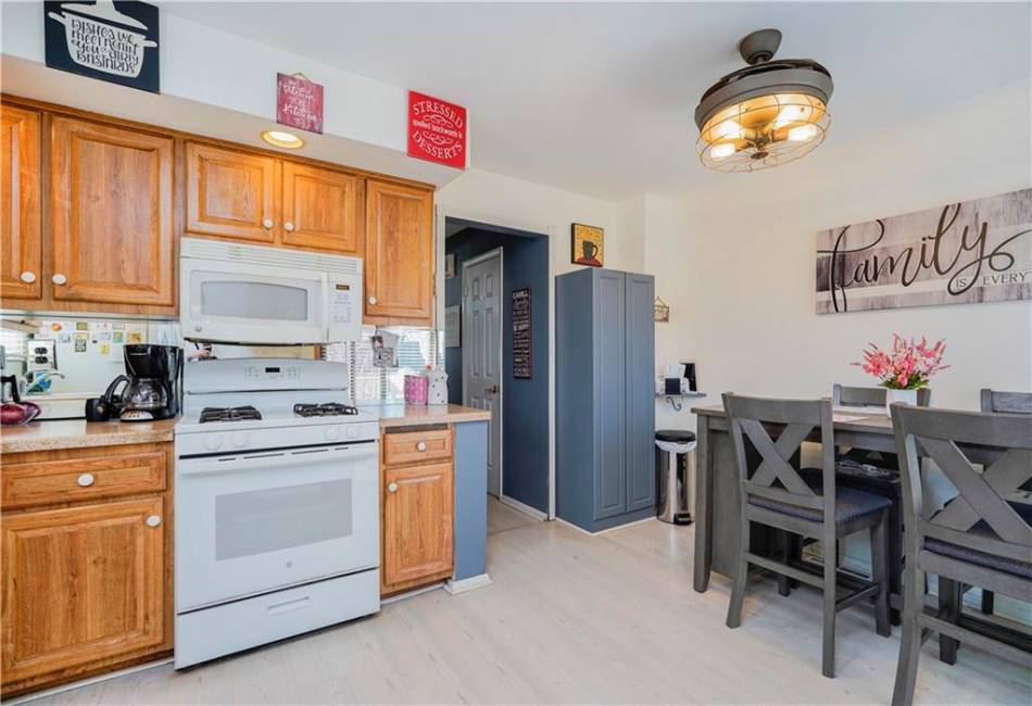 688 Railroad Avenue, Staten Island, New York 10304, 3 Bedrooms Bedrooms, ,2 BathroomsBathrooms,Residential,For Sale,Railroad,490340