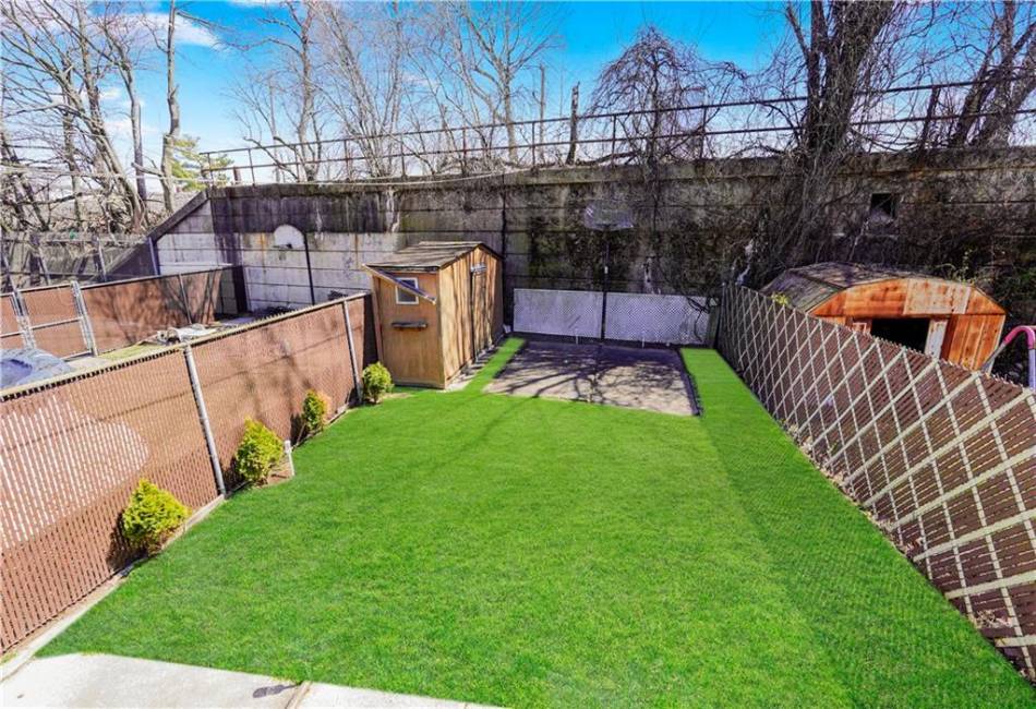 688 Railroad Avenue, Staten Island, New York 10304, 3 Bedrooms Bedrooms, ,2 BathroomsBathrooms,Residential,For Sale,Railroad,490340