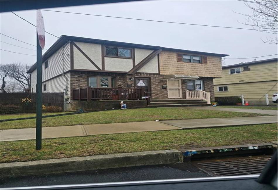 688 Railroad Avenue, Staten Island, New York 10304, 3 Bedrooms Bedrooms, ,2 BathroomsBathrooms,Residential,For Sale,Railroad,490340