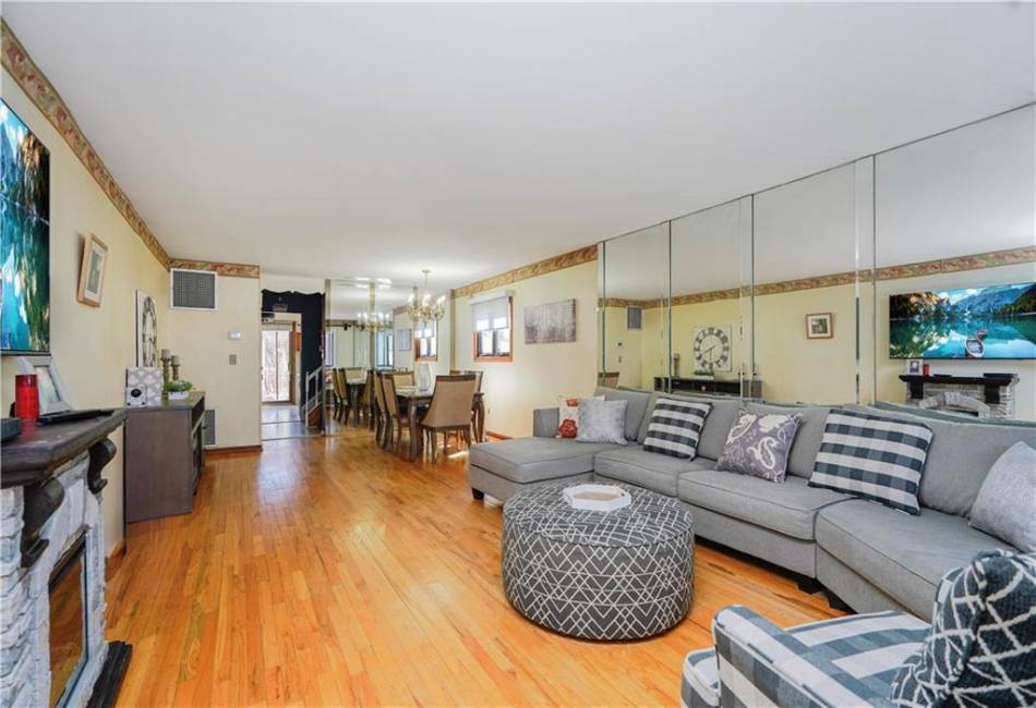688 Railroad Avenue, Staten Island, New York 10304, 3 Bedrooms Bedrooms, ,2 BathroomsBathrooms,Residential,For Sale,Railroad,490340