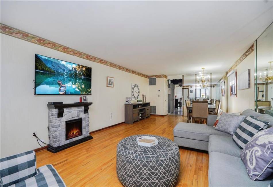 688 Railroad Avenue, Staten Island, New York 10304, 3 Bedrooms Bedrooms, ,2 BathroomsBathrooms,Residential,For Sale,Railroad,490340