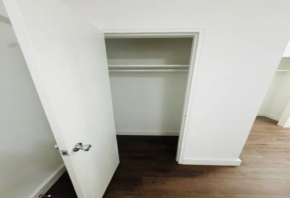 3235 Emmons Avenue, Brooklyn, New York 11235, 1 Bedroom Bedrooms, ,1 BathroomBathrooms,Residential,For Sale,Emmons,490345