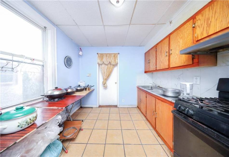 1718 11th Street, Brooklyn, New York 11223, 9 Bedrooms Bedrooms, ,3 BathroomsBathrooms,Residential,For Sale,11th,490360
