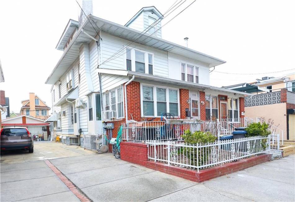 1718 11th Street, Brooklyn, New York 11223, 9 Bedrooms Bedrooms, ,3 BathroomsBathrooms,Residential,For Sale,11th,490360