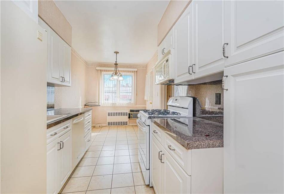 2509 29th Street, Brooklyn, New York 11235, 3 Bedrooms Bedrooms, ,3 BathroomsBathrooms,Residential,For Sale,29th,490370