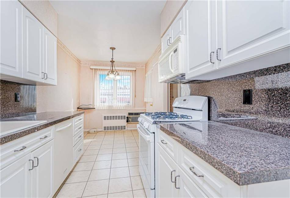2509 29th Street, Brooklyn, New York 11235, 3 Bedrooms Bedrooms, ,3 BathroomsBathrooms,Residential,For Sale,29th,490370