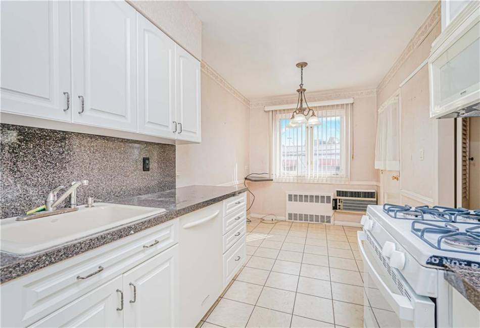 2509 29th Street, Brooklyn, New York 11235, 3 Bedrooms Bedrooms, ,3 BathroomsBathrooms,Residential,For Sale,29th,490370