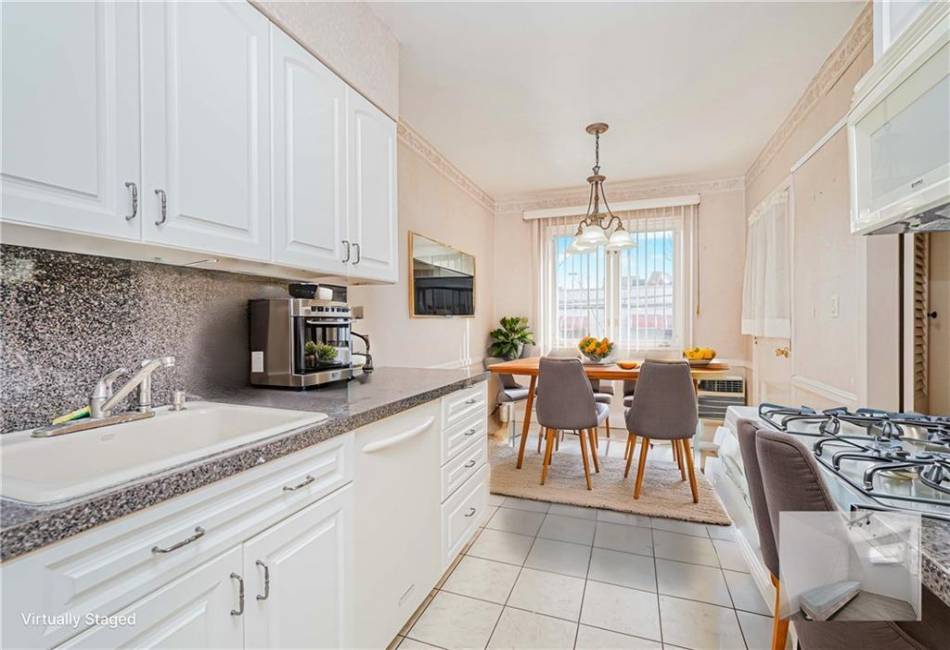 2509 29th Street, Brooklyn, New York 11235, 3 Bedrooms Bedrooms, ,3 BathroomsBathrooms,Residential,For Sale,29th,490370