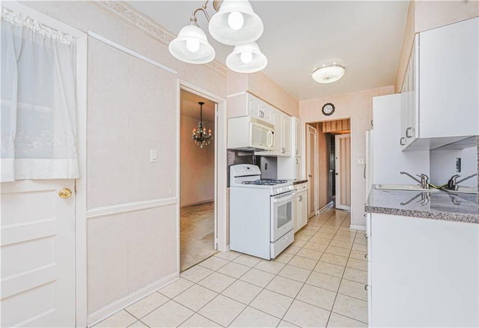 2509 29th Street, Brooklyn, New York 11235, 3 Bedrooms Bedrooms, ,3 BathroomsBathrooms,Residential,For Sale,29th,490370