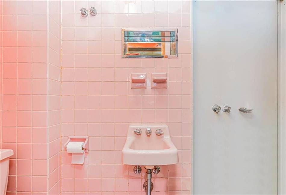 2509 29th Street, Brooklyn, New York 11235, 3 Bedrooms Bedrooms, ,3 BathroomsBathrooms,Residential,For Sale,29th,490370
