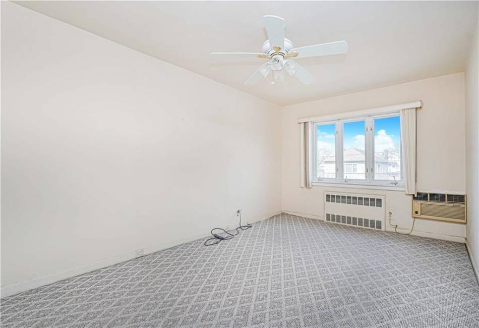 2509 29th Street, Brooklyn, New York 11235, 3 Bedrooms Bedrooms, ,3 BathroomsBathrooms,Residential,For Sale,29th,490370