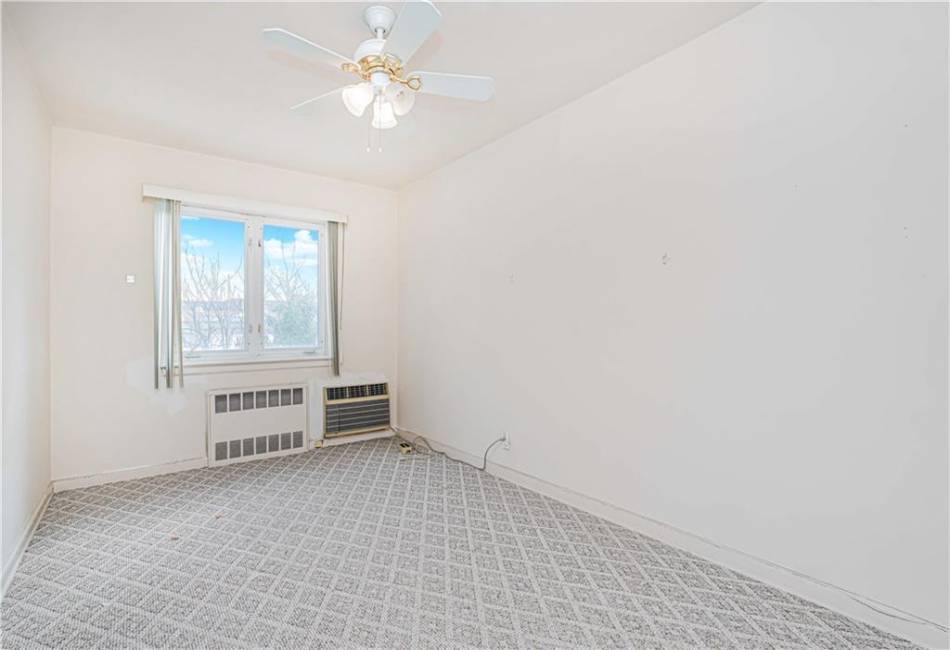 2509 29th Street, Brooklyn, New York 11235, 3 Bedrooms Bedrooms, ,3 BathroomsBathrooms,Residential,For Sale,29th,490370
