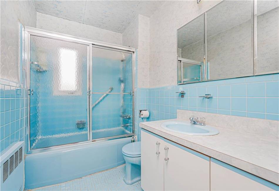 2509 29th Street, Brooklyn, New York 11235, 3 Bedrooms Bedrooms, ,3 BathroomsBathrooms,Residential,For Sale,29th,490370
