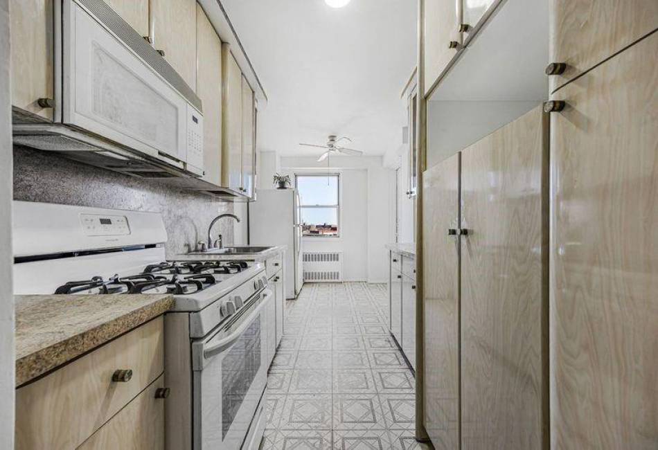 2483 16th Street, Brooklyn, New York 11214, 2 Bedrooms Bedrooms, ,1 BathroomBathrooms,Residential,For Sale,16th,490384