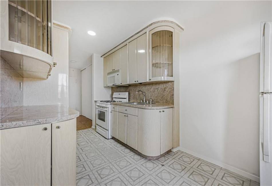 2483 16th Street, Brooklyn, New York 11214, 2 Bedrooms Bedrooms, ,1 BathroomBathrooms,Residential,For Sale,16th,490384