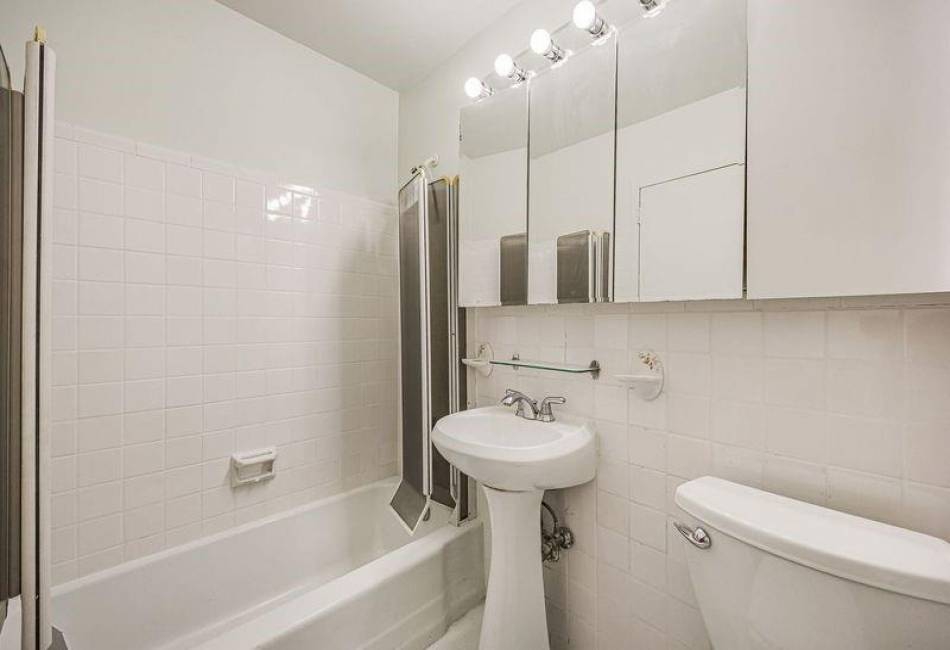 2483 16th Street, Brooklyn, New York 11214, 2 Bedrooms Bedrooms, ,1 BathroomBathrooms,Residential,For Sale,16th,490384