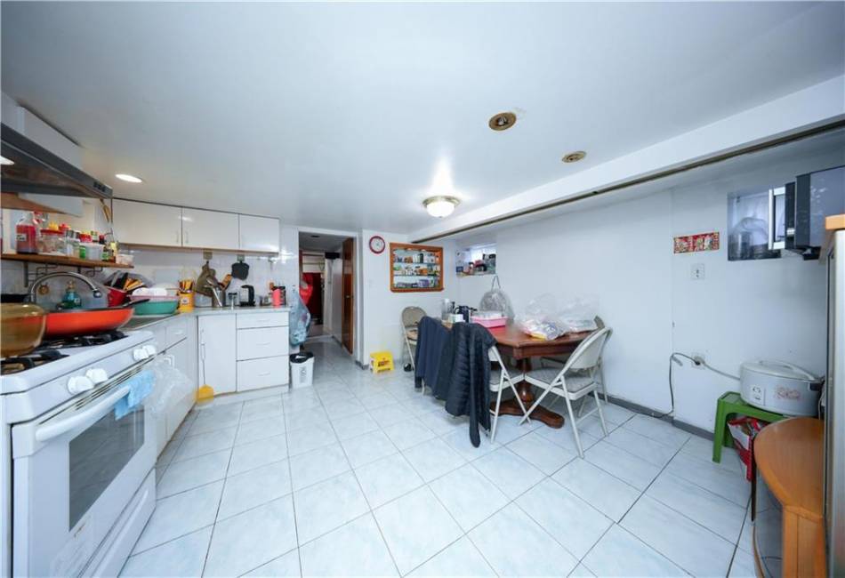 159 Avenue V, Brooklyn, New York 11223, 4 Bedrooms Bedrooms, ,3 BathroomsBathrooms,Residential,For Sale,Avenue V,490398